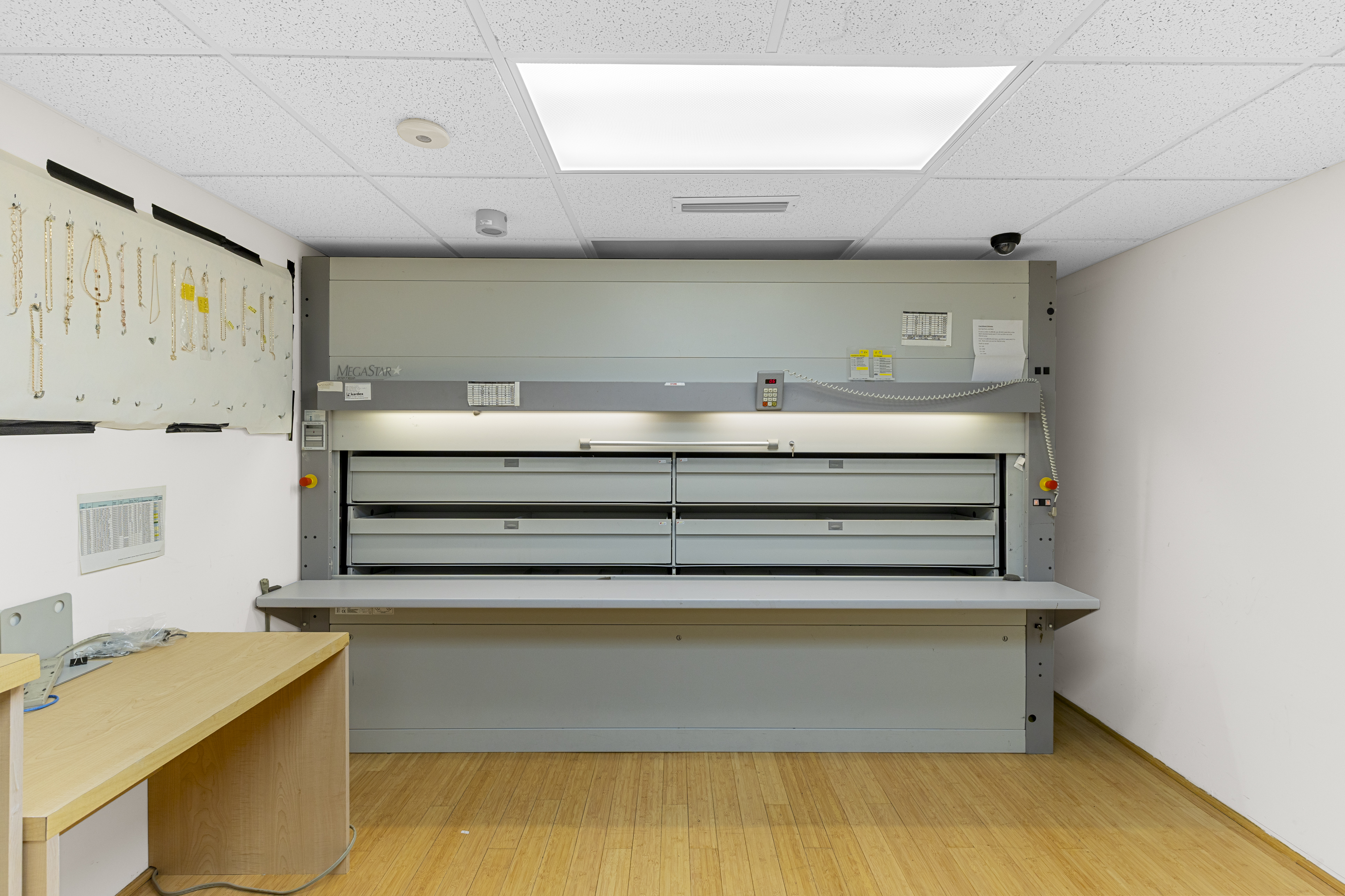 Automated jewelry storage system